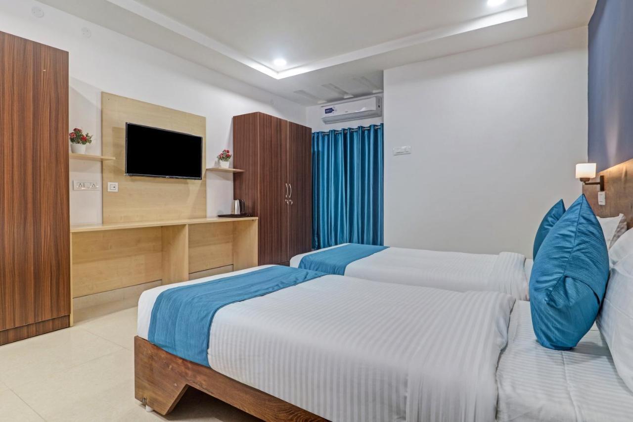 The Balcony Hotel Hyderabad Exterior foto