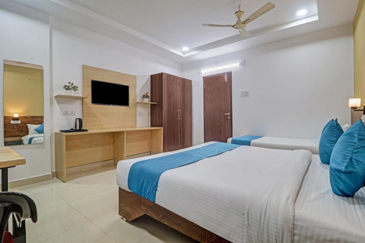 The Balcony Hotel Hyderabad Exterior foto