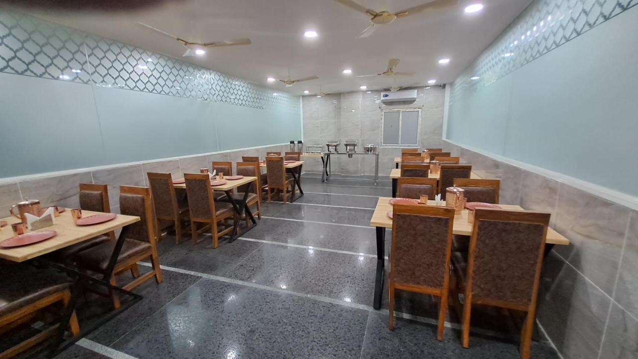 The Balcony Hotel Hyderabad Exterior foto