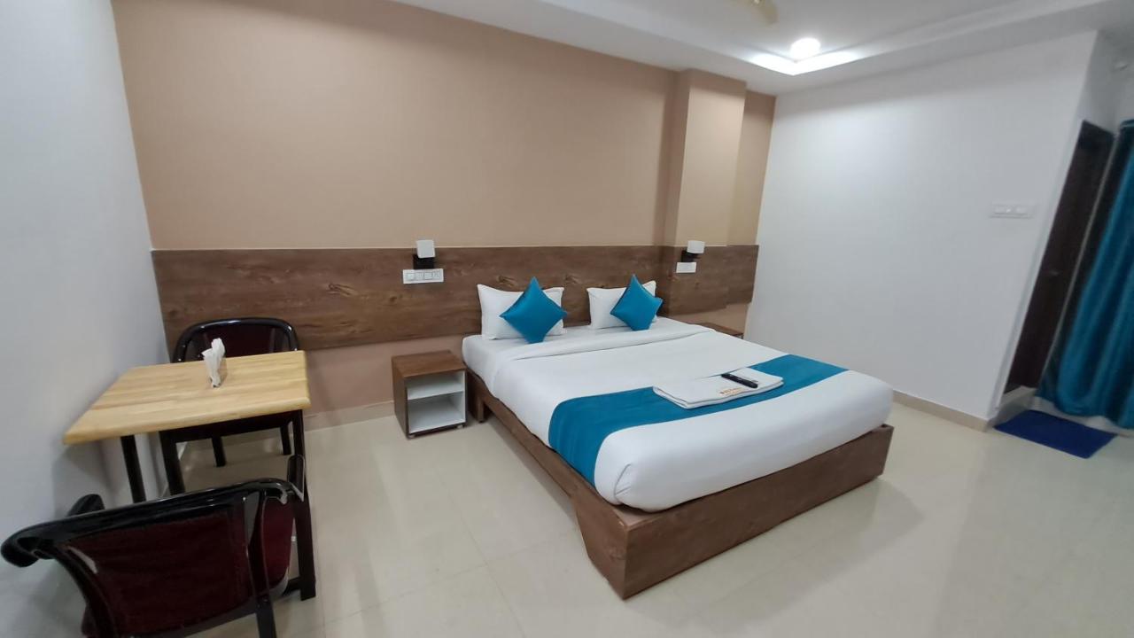 The Balcony Hotel Hyderabad Exterior foto