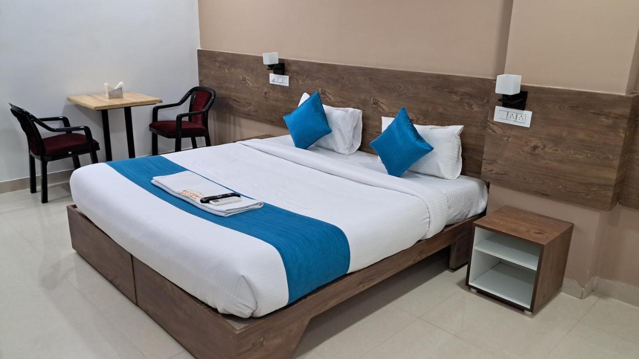 The Balcony Hotel Hyderabad Exterior foto