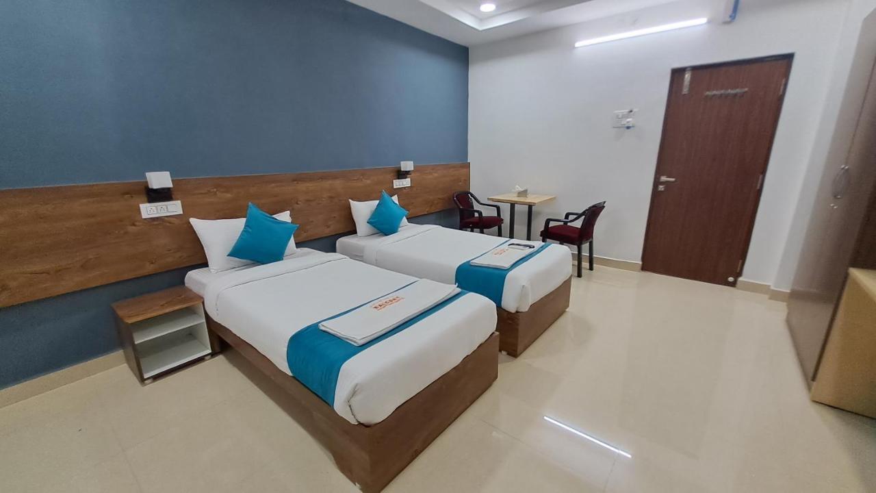The Balcony Hotel Hyderabad Exterior foto
