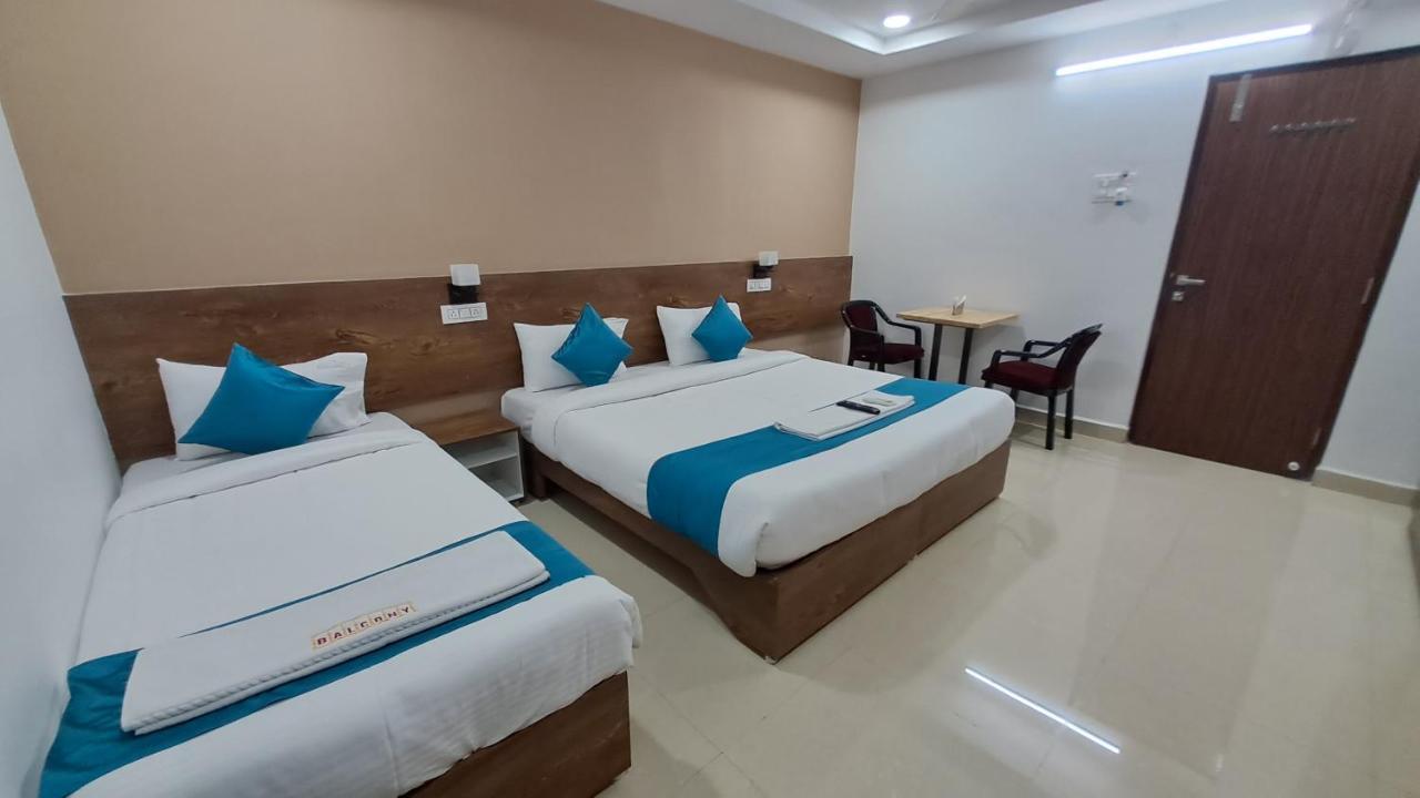The Balcony Hotel Hyderabad Exterior foto