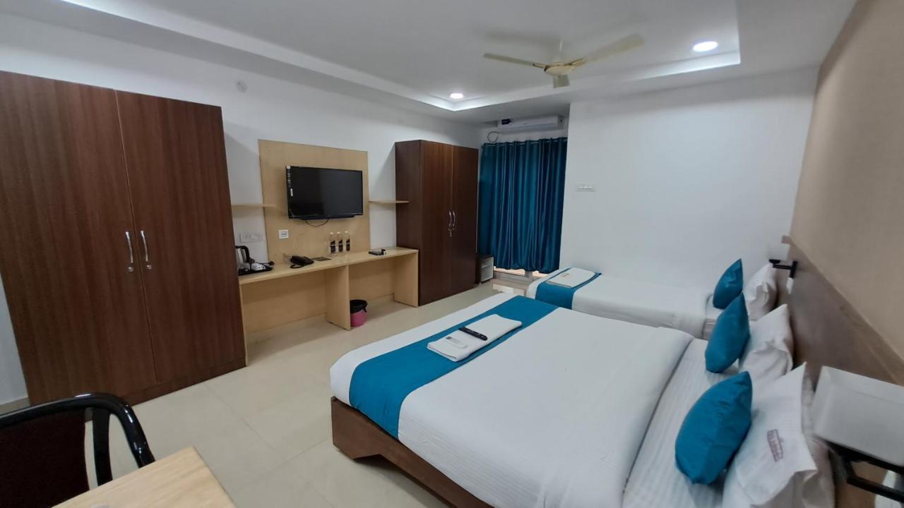 The Balcony Hotel Hyderabad Exterior foto